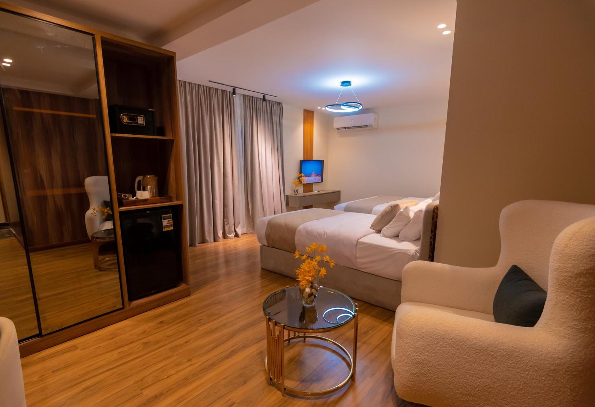 Spire West Hotel Al Kawm al Akhdar ภายนอก รูปภาพ