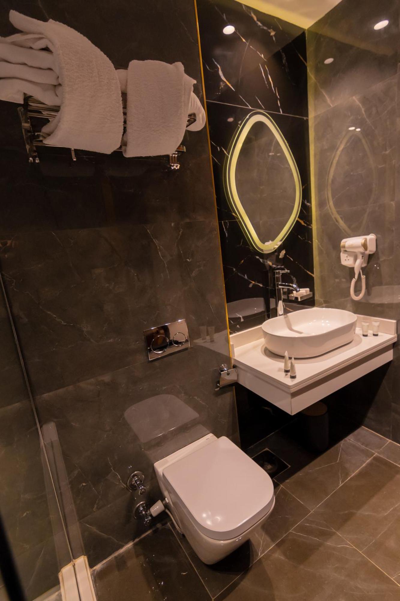 Spire West Hotel Al Kawm al Akhdar ภายนอก รูปภาพ