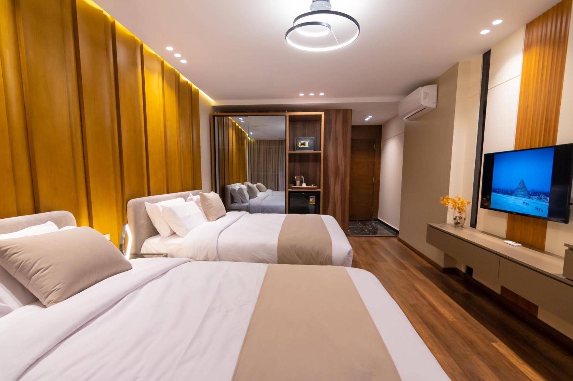 Spire West Hotel Al Kawm al Akhdar ภายนอก รูปภาพ