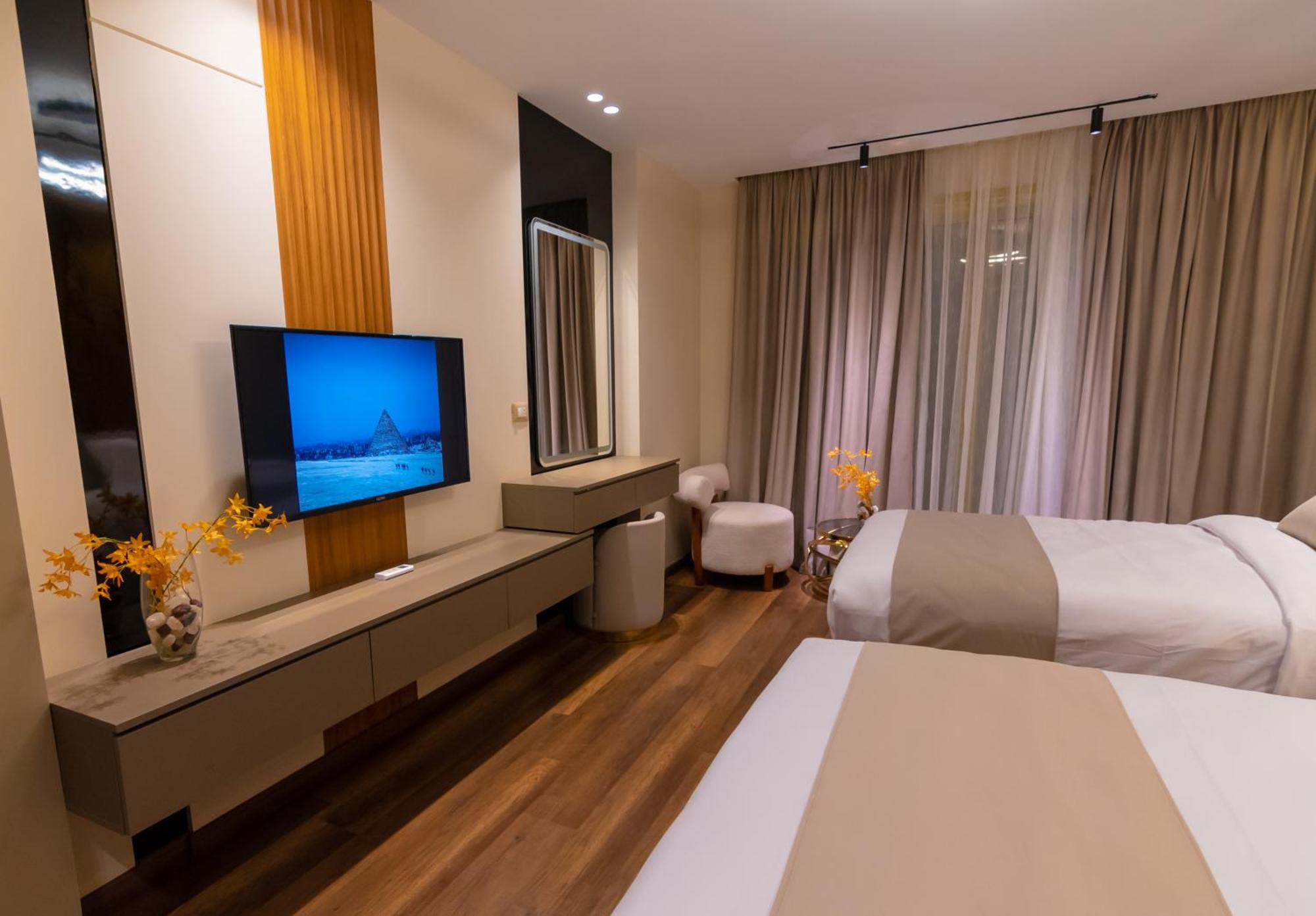 Spire West Hotel Al Kawm al Akhdar ภายนอก รูปภาพ