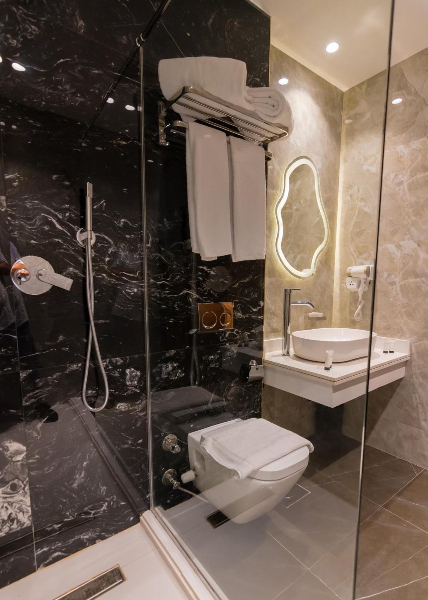 Spire West Hotel Al Kawm al Akhdar ภายนอก รูปภาพ