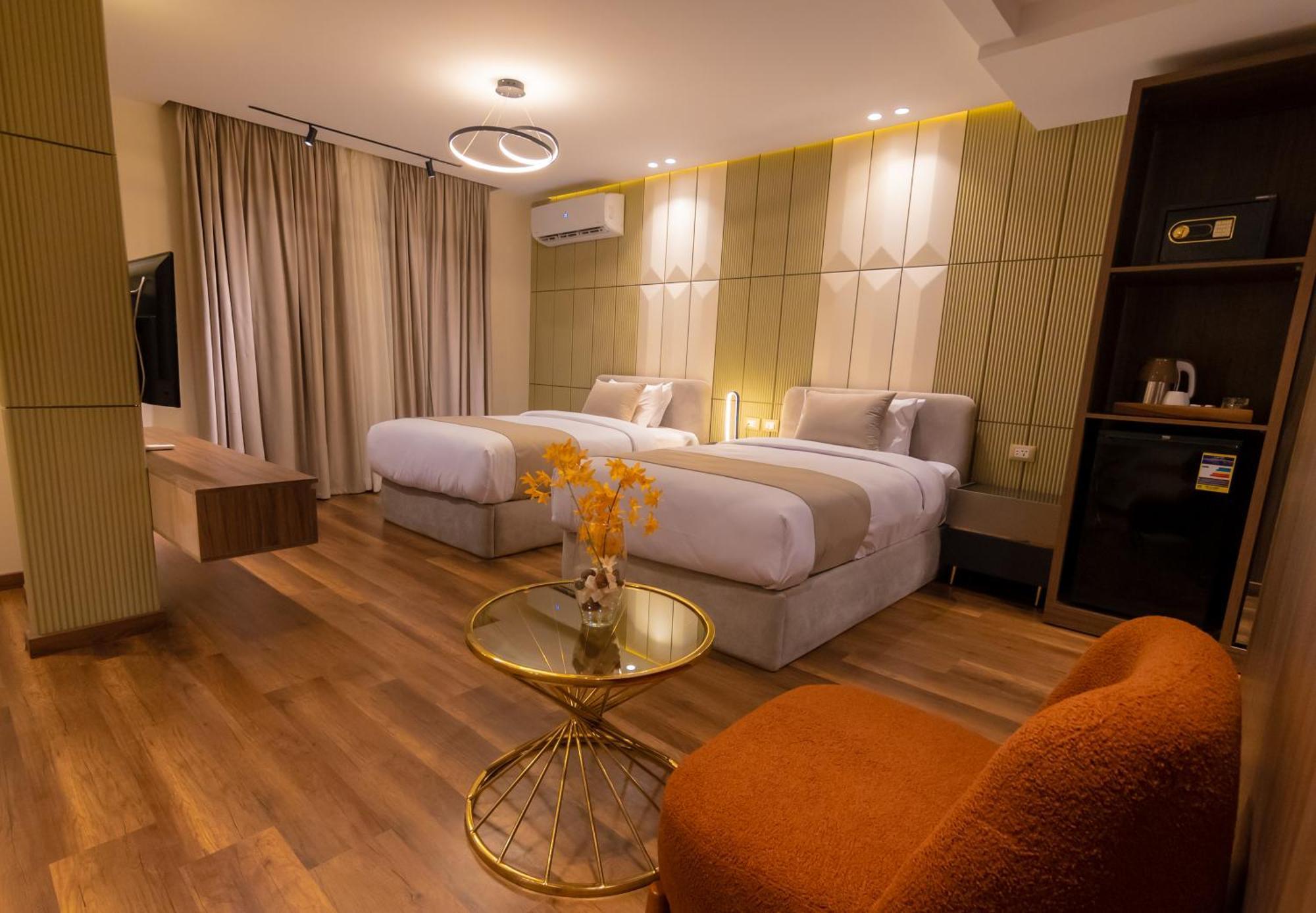 Spire West Hotel Al Kawm al Akhdar ภายนอก รูปภาพ