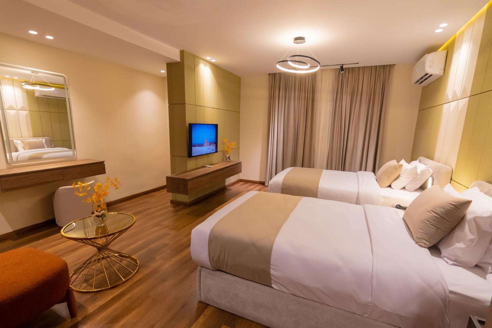 Spire West Hotel Al Kawm al Akhdar ภายนอก รูปภาพ